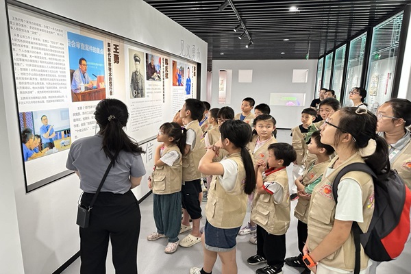 1724807696741556.jpg 松陵街道水乡社区组织参观“追光向阳,童心明德”苏州公民道德馆3--.jpg