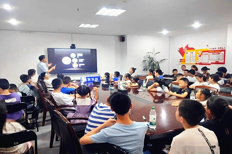 1724891133250002.jpg 江苏省南京市玄武区锁四社区关工委开展“文明实践夜生活,天文科普游学记”实践活动(1).jpg