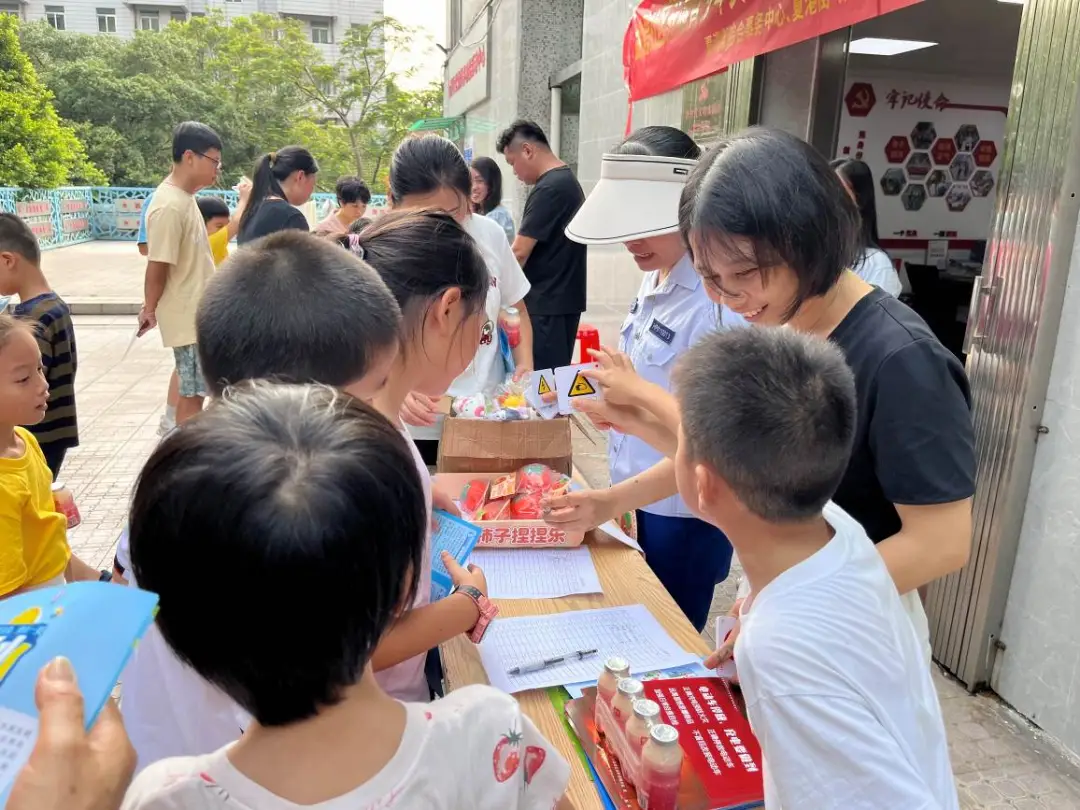 1724913659362903.webp 20240827广东省广州市黄埔区夏港街道金碧社区关工小组开展青少年安全教育暨关爱来穗“小候鸟”健康成长活动4.webp