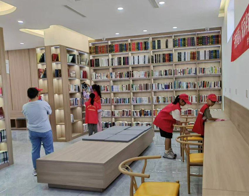 1724914206588728.jpg 元宝山区西城街道锦绣社区关工委小小图书管理员志愿服务活动照片3_副本.jpg