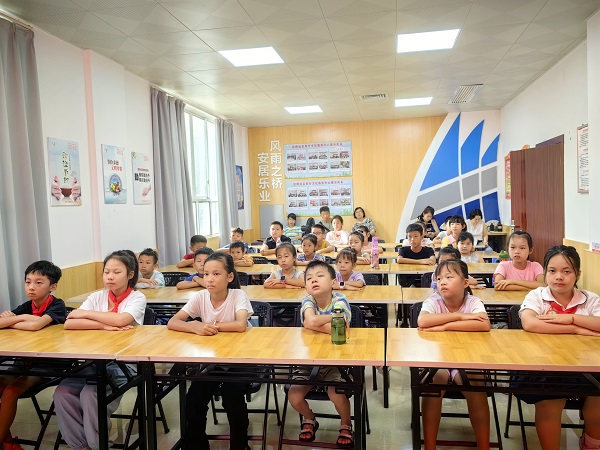 1724921563298937.jpg 家庭教育促进法宣传活动4.jpg