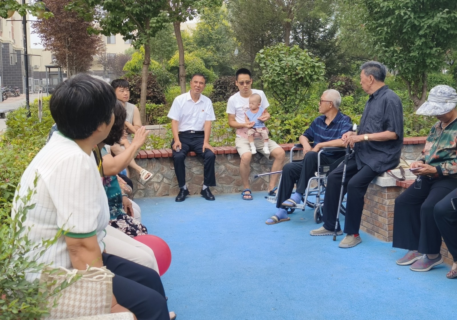 1724979224689665.jpg 元宝山区平庄城区街道吉祥社区“五老”讲述红色故事活动照片3_副本.jpg