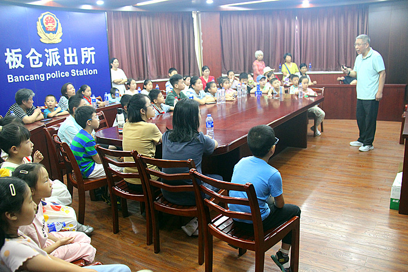 1724980860725846.jpg 庆祝中华人民共和国成立七十五周年宣讲(3).jpg