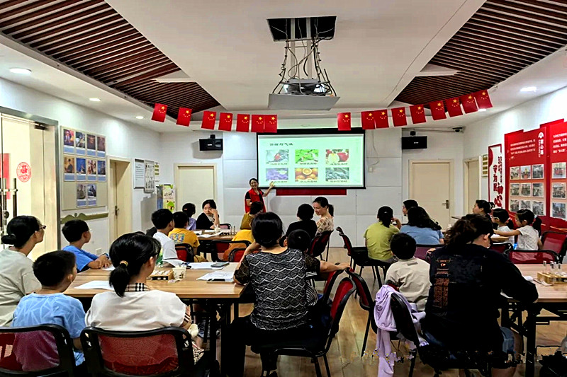 1724981187418006.jpg 江苏省南京市玄武区锁三社区关工委开展香水DIY手工制作活动(1).jpg