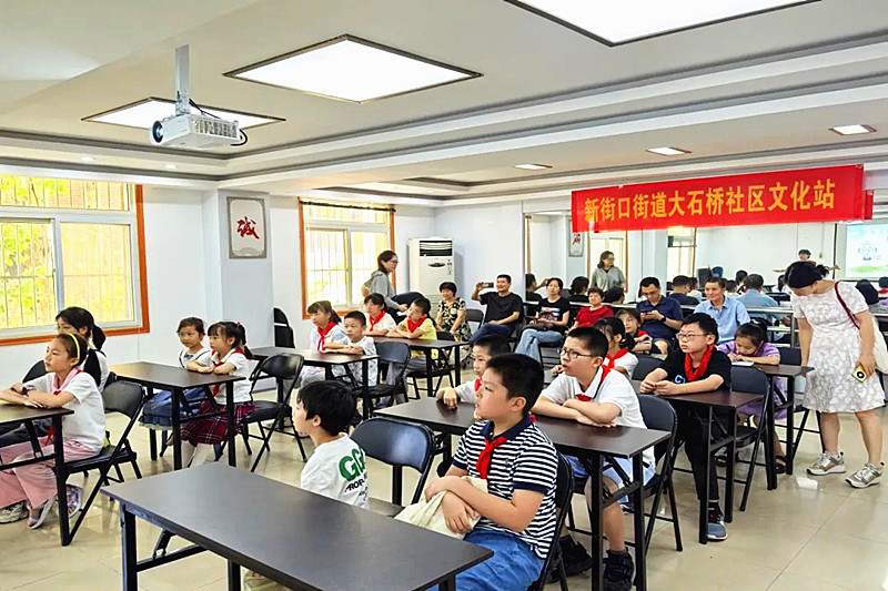1725068259519834.jpg 江苏省南京市玄武区新街口街道大石桥社区关工委开展“护苗 绿书签行动”宣传教育活动(2).jpg