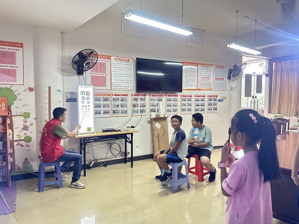 1725092070483116.jpg 开展视力检查01.jpg
