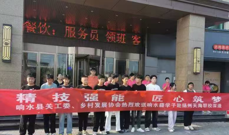 1725325594111364.jpg 欢送现场.jpg