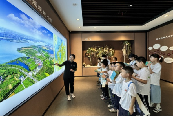 1725455088777903.png 听蚕桑丝语 传千年文化——苏州市吴江区震泽镇关工委精心打造青少年研学实践基地.png