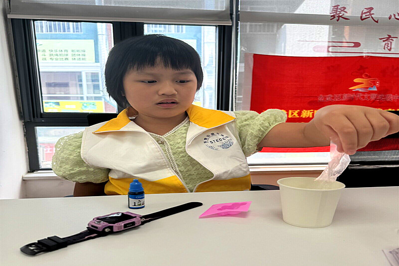 1725457370882643.jpg 江苏省南京市玄武区百子亭社区关工委开展“匠心独皂,香飘社区”传承非遗系列主题活动(2).jpg