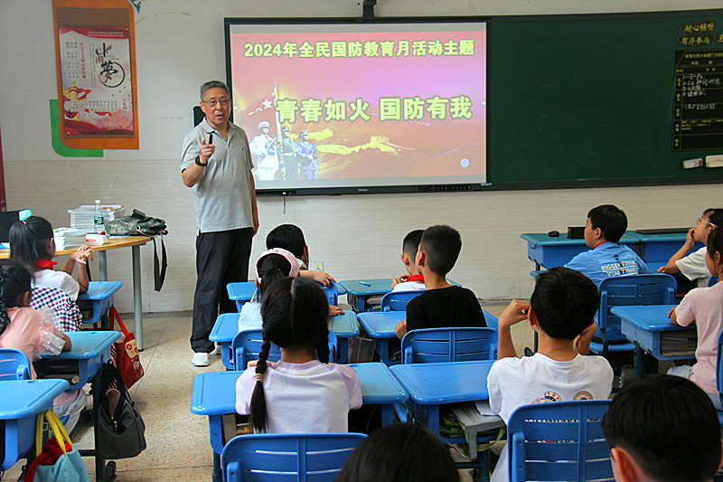 1725582873195206.jpg 玄武湖街道关工委联合走进校园开展“全民国防教育月”活动(1).jpg