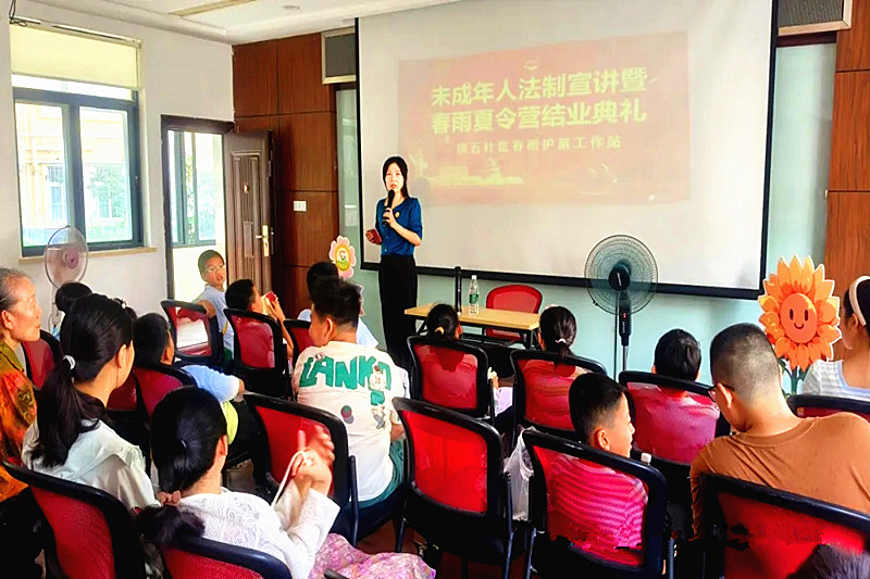 江苏省南京市玄武区锁五社区关工委举办未成年人法制宣讲暨夏令营结业典礼(1).jpg