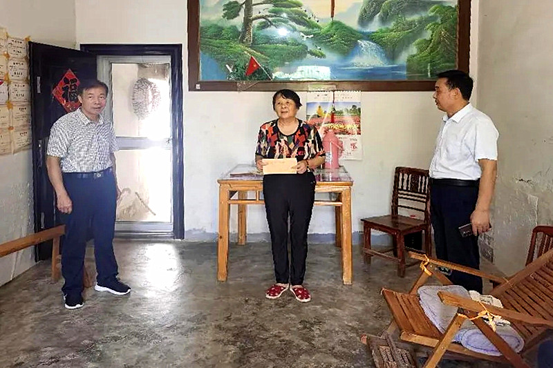 1725667008836354.jpg 江苏省南京市高淳区关工委领导到东坝街道东坝村开展“进万户”专项调研活动(2).jpg
