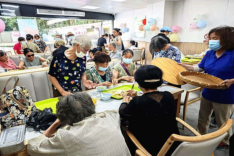 1726094162662027.jpg 江苏省南京市玄武区樱驼花园社区关工委开展“师恩难忘”教师节主题活动(1).jpg