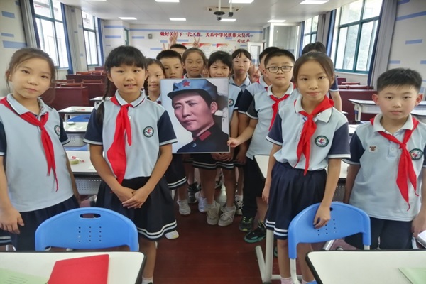 汾湖缅怀领袖毛泽东 争做时代好少年2--.jpg