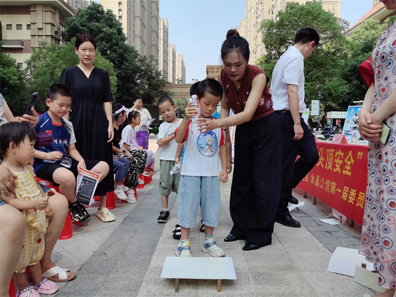 1726105080580731.jpg 合肥市包河区烟墩街道清水冲社区关工委:“杜绝高空抛物 共建平安社区”主题活动 (3).jpg