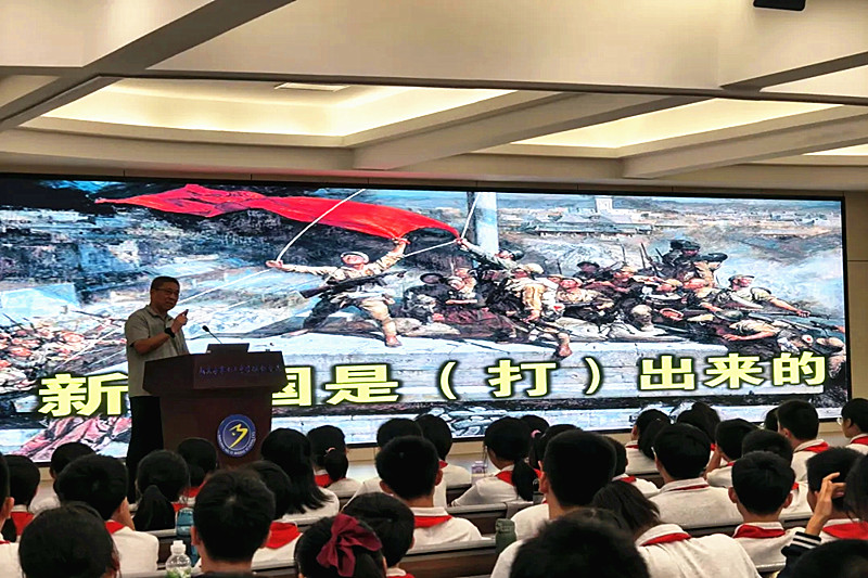1726182957771739.jpg 江苏省南京市玄武区关工委“五老”“大思政课”走进南京市第十三中学锁金分校(6).jpg