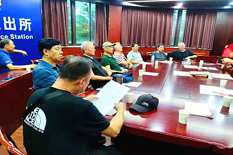 江苏省南京市玄武区玄武湖街道关工委联合组织“五老”学习贯彻党的二十届三中全会精神 (4).jpg
