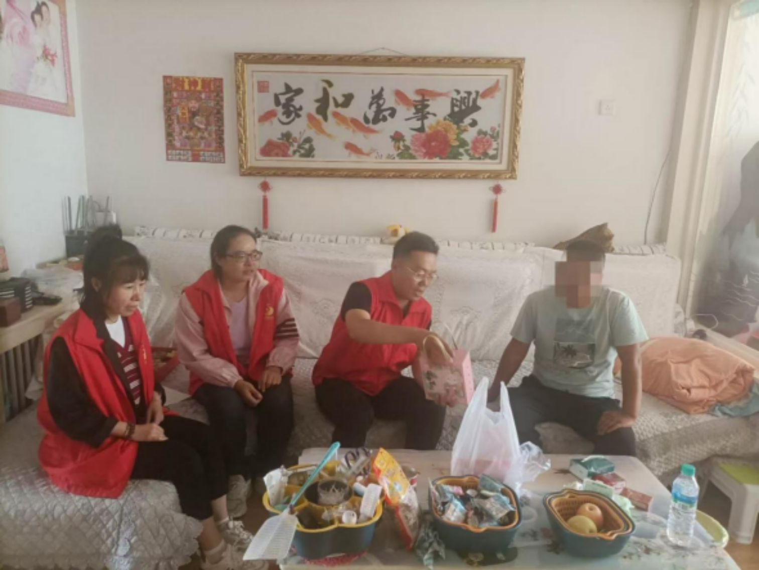 元宝山区西城街道王府社区关工委中秋节慰问活动照片4_副本.png