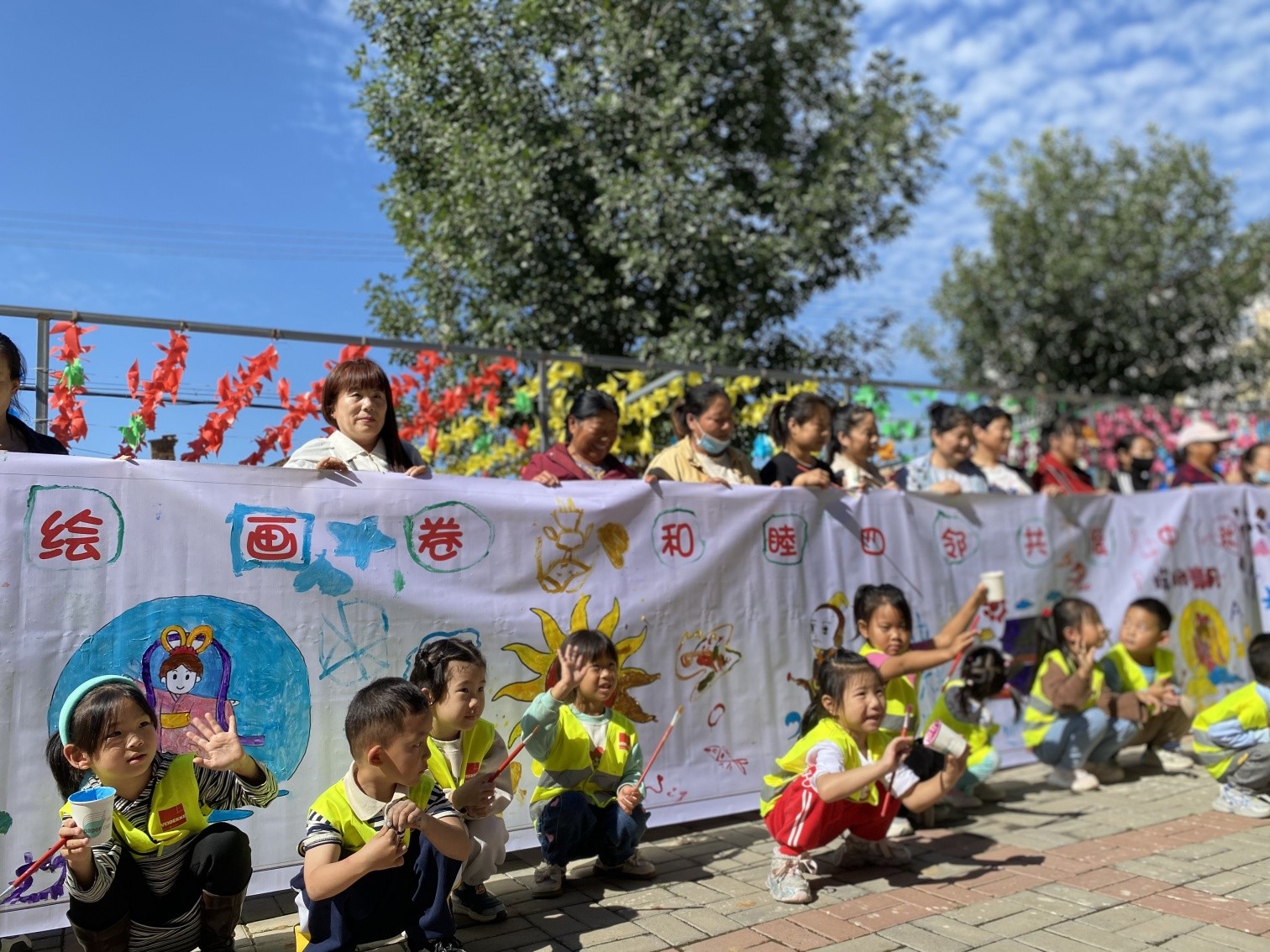 1726625579182549.jpg 元宝山区东城街道古山社区关工委中秋绘画活动照片1_副本.jpg