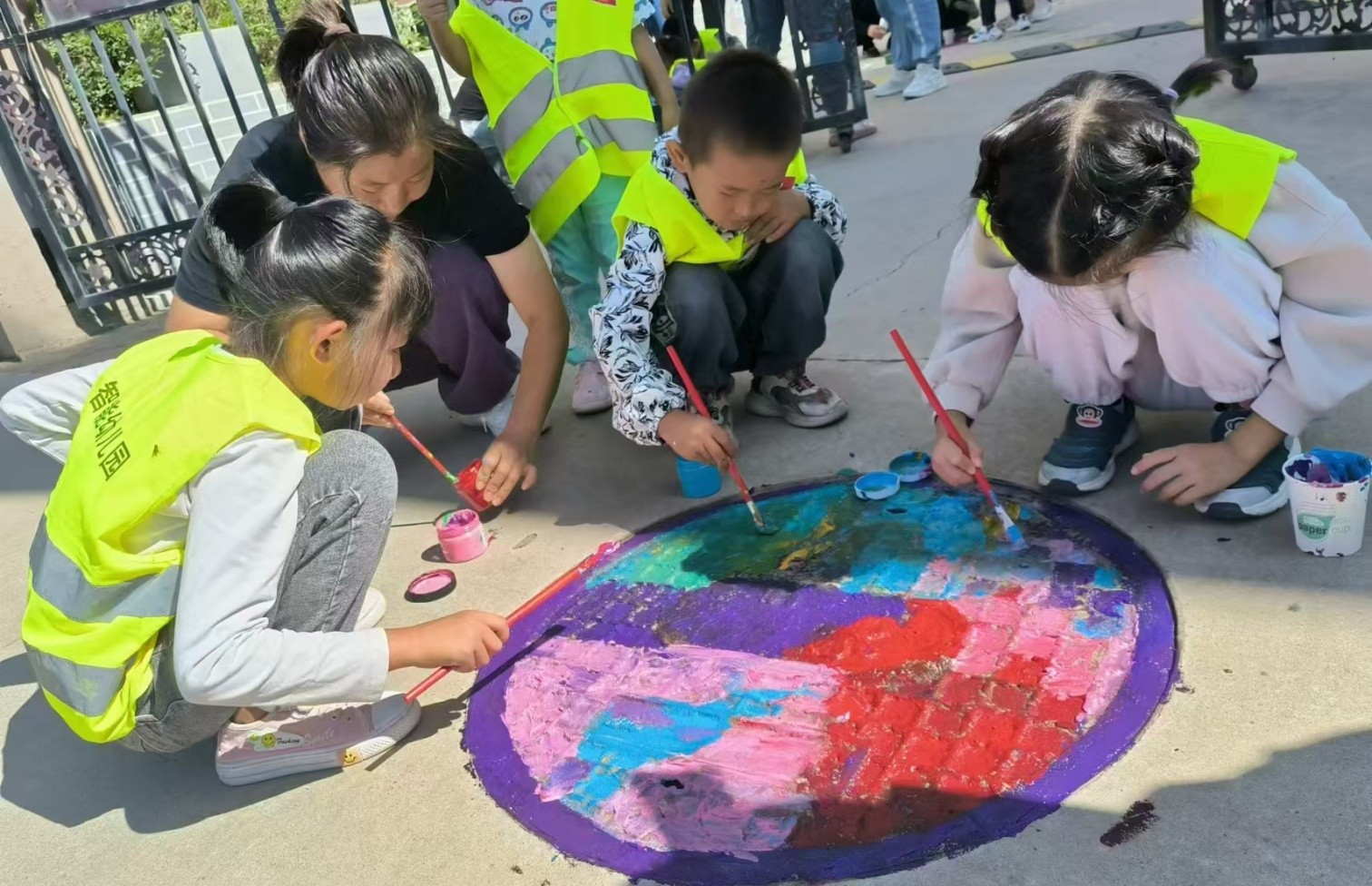 1726625618846735.jpg 元宝山区东城街道古山社区关工委中秋绘画活动照片4jpg_副本.jpg