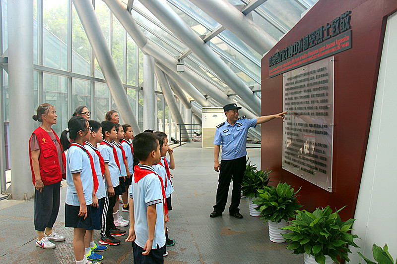 1726630642210986.jpg 江苏省南京市玄武区玄武湖街道关工委联合开展爱国主义教育活动 (2).jpg