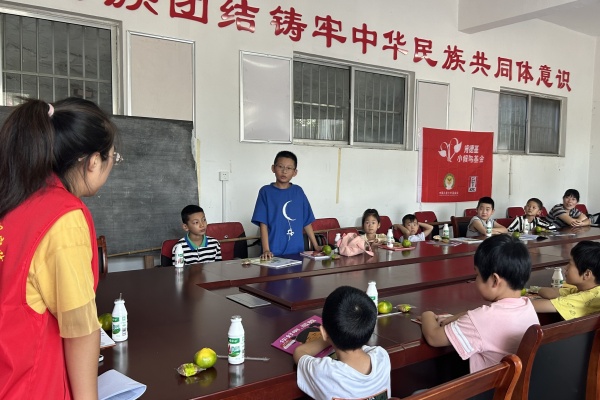 1726823797247741.jpg 2.大羊镇关工委全民国防教育主题宣讲活动中,志愿者和青少年互动_副本.jpg
