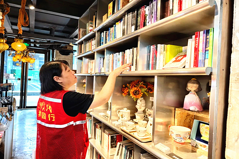 江苏省南京市玄武区新街口街道大石桥社区关工委开展“护苗 绿书签”活动(1).jpg
