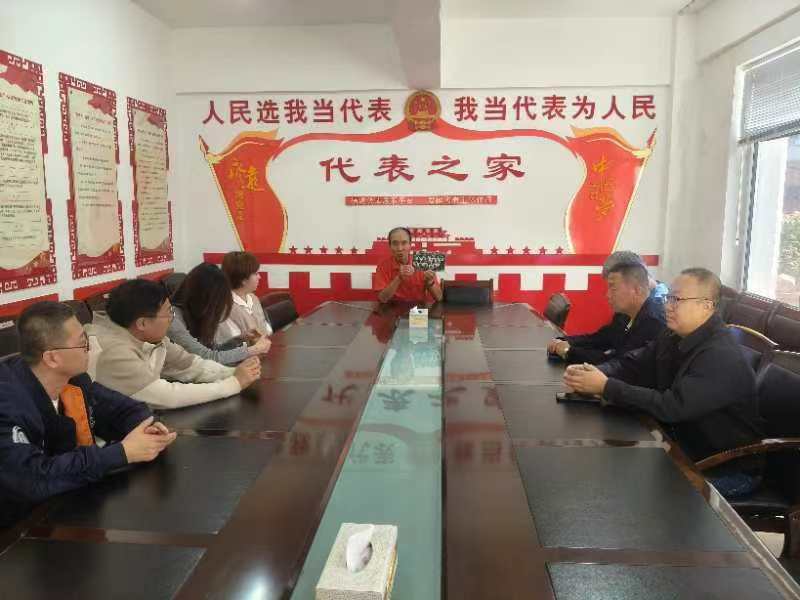 2024.09.23郭立新在东风街道办事处讲述一张合影老照片背后的故事.jpg