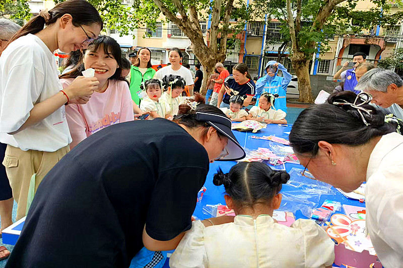 江苏省南京市秦淮区武定新村社区关工委举办中秋沙画钻石画创作活动_.jpg