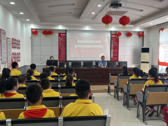 1727139962242232.png 元宝山区东城街道银河社区关工委民族团结宣讲活动照片2.png