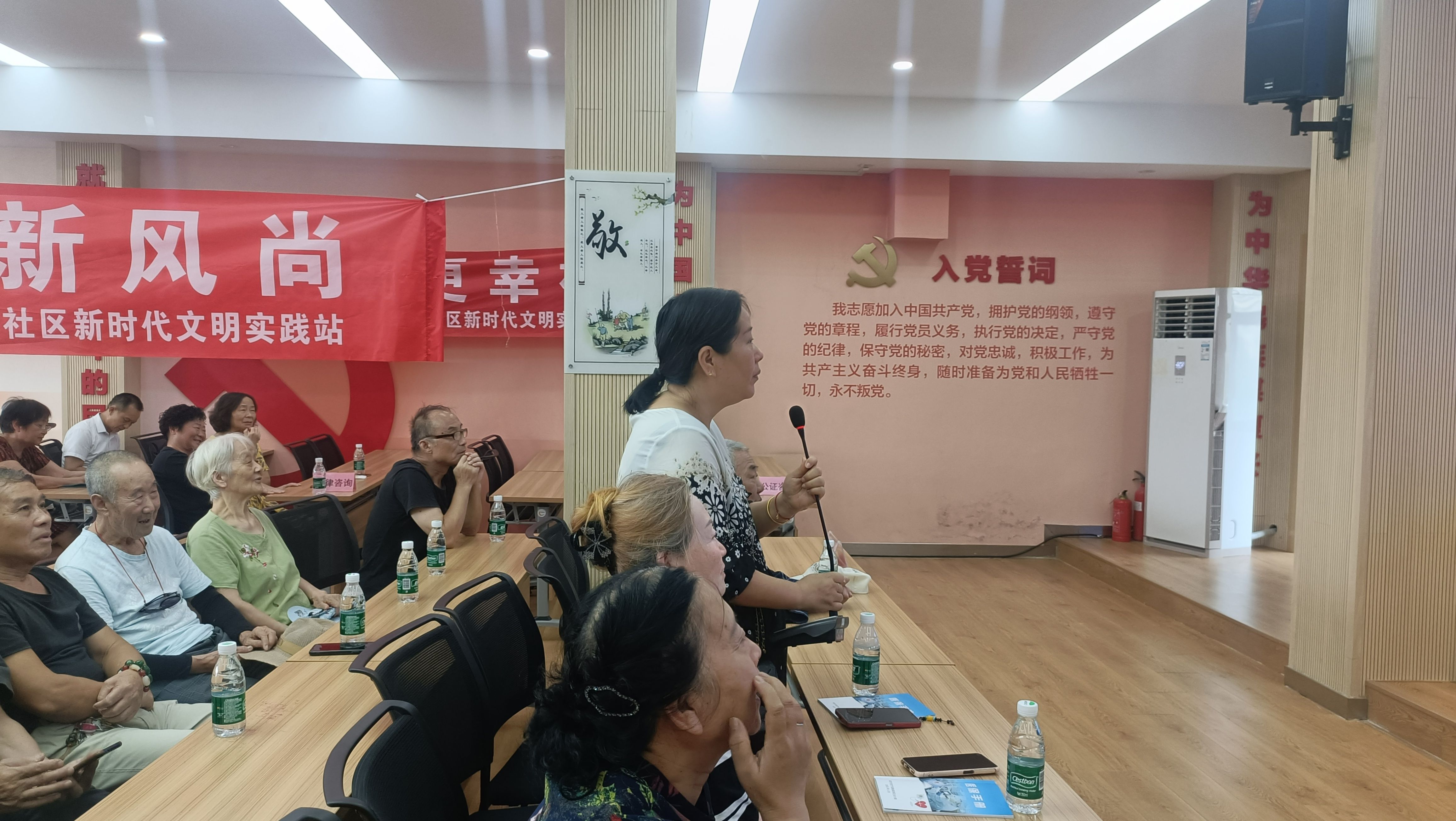 江苏省南京市交通管理局关工委“大讲堂”微课走进绿洲新村社区(3).jpg