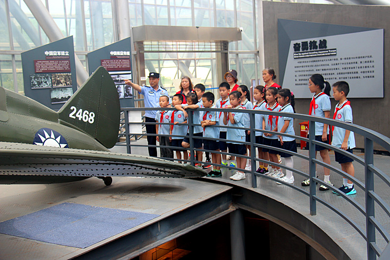 1727540413766164.jpg 江苏省南京市玄武区玄武湖街道关工委联合开展“烈士纪念日”缅怀纪念活动(4).jpg