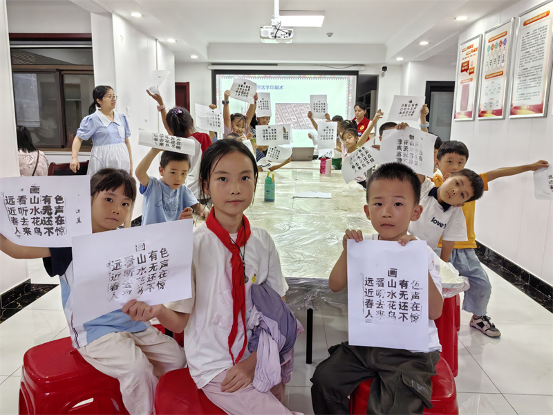 清水冲社区：活字印刷“趣”体验 非遗传承向未来 (5).jpg