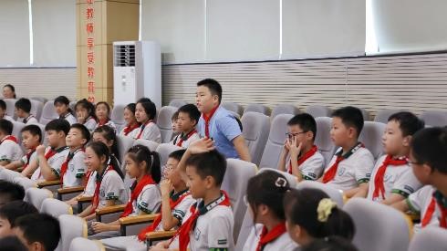 1727659572901773.jpg 3.孩子们纷纷抢答,答案中洋溢着“奋斗”“拼搏”与“战斗”的精神.jpg
