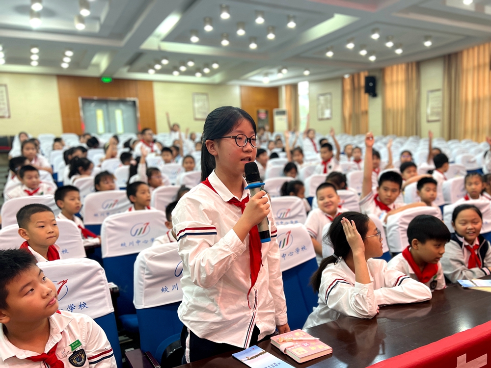 1727665393304365.jpg 蛟川中心学校举办反诈骗与货币知识讲座 助力学生安全成长3_副本.jpg
