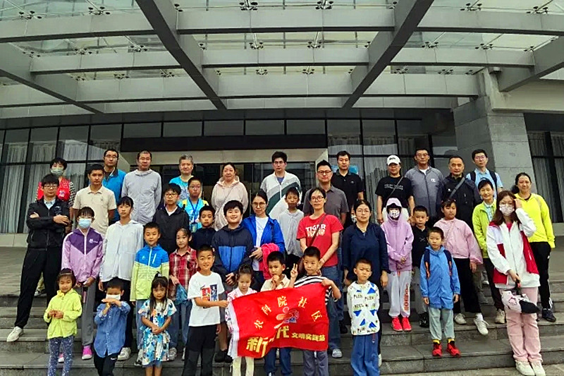 1727737589205299.jpg 江苏省南京市玄武区农科院社区关工委开展“铸国防之魂,育少年英才”国防教育实践活动 (2).jpg