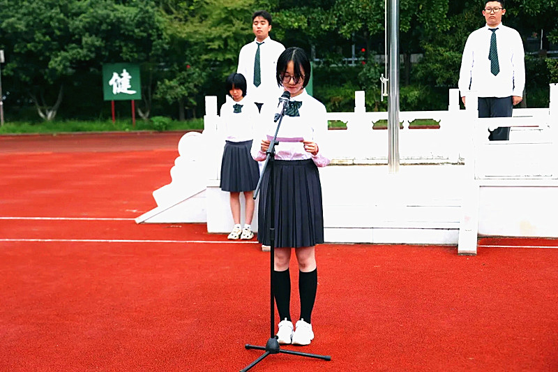 江苏省南京市建邺区“五老”与学子共同庆祝新中国75周年华诞(3).jpg