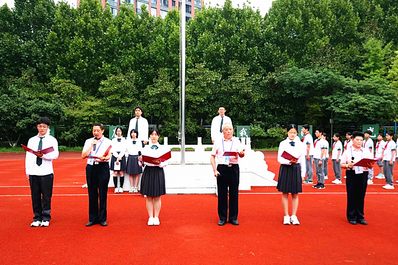 江苏省南京市建邺区“五老”与学子共同庆祝新中国75周年华诞(4).jpg