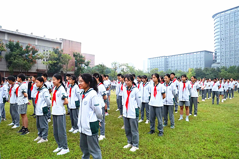 江苏省南京市建邺区“五老”与学子共同庆祝新中国75周年华诞(5).jpg