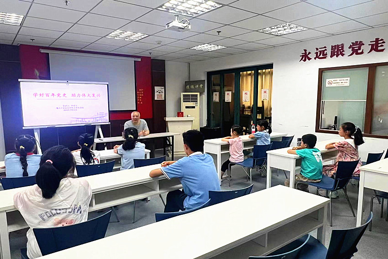 1728427395117881.jpg 江苏省南京市秦淮区旭光里社区关工委开展“学好百年党史,助力伟大复兴”讲座.jpg