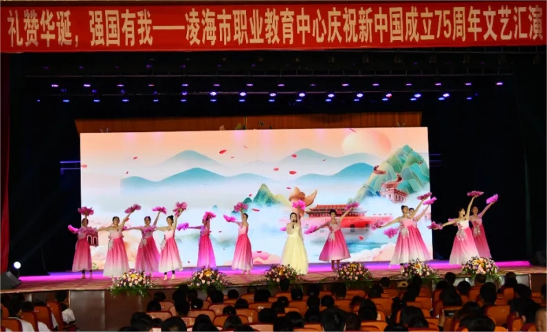 1728440836834880.png 职教中心文艺汇演.png