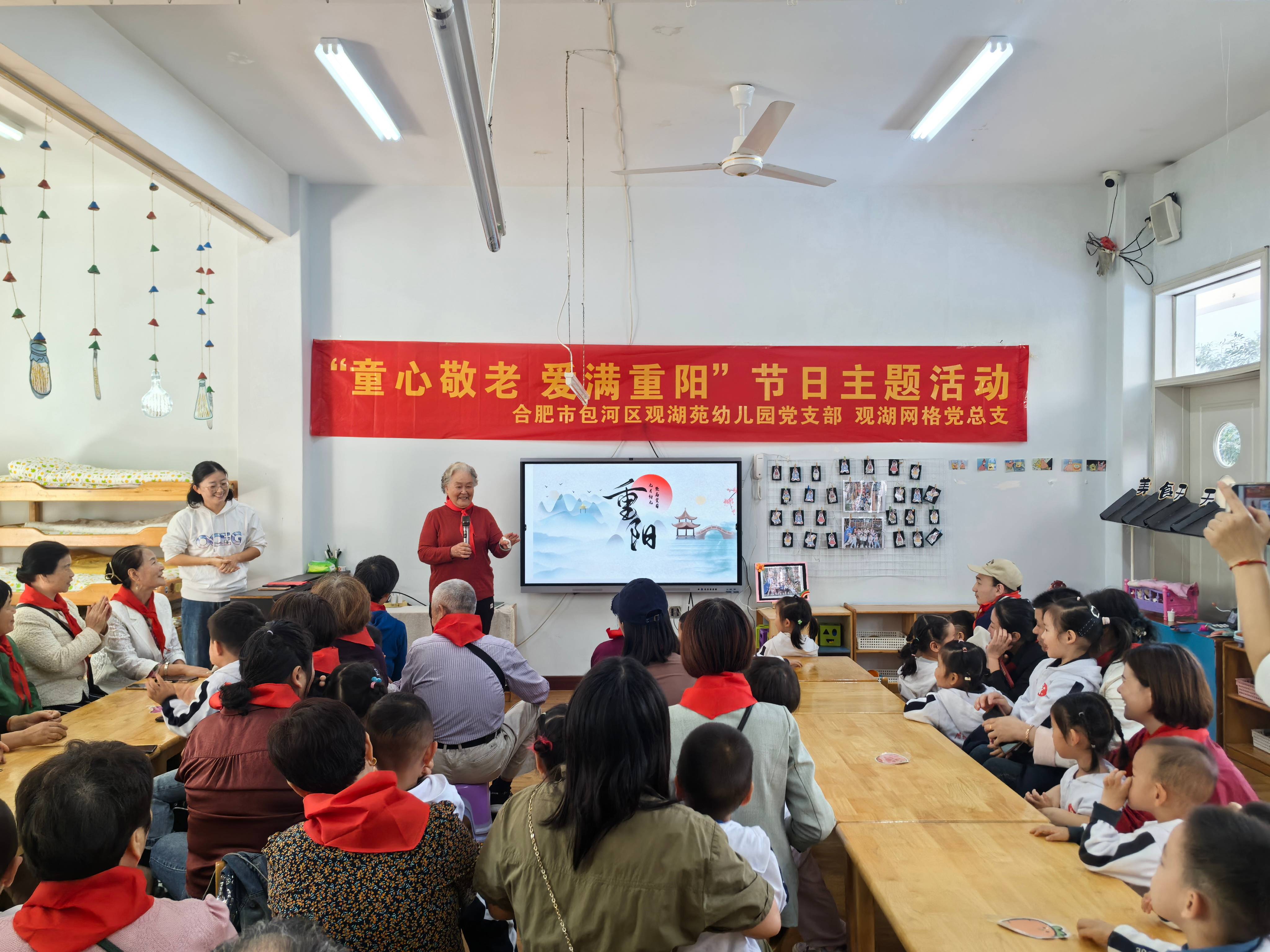 小朋友们听朝鲜华侨讲述抗美援朝归国之旅的故事.jpg