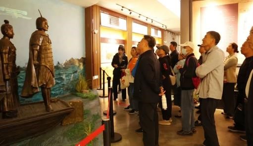 1728716057326381.jpg 1.全区关工委系统常务副主任、秘书长、“五老”骨干、关工干部走进南钢文化旅游区,了解了“钢铁是怎样炼成的”全过程.jpg