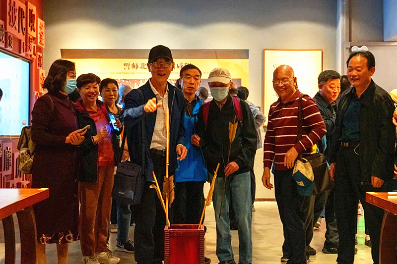 1728863738339685.jpg 江苏省南京市建邺区关工委开展“孝老敬贤,情暖重阳”重阳节活动(4).jpg