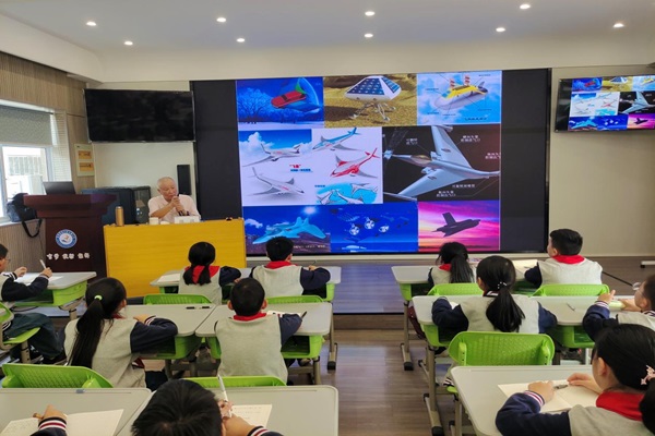 七都小学国防科技教育2--.jpg