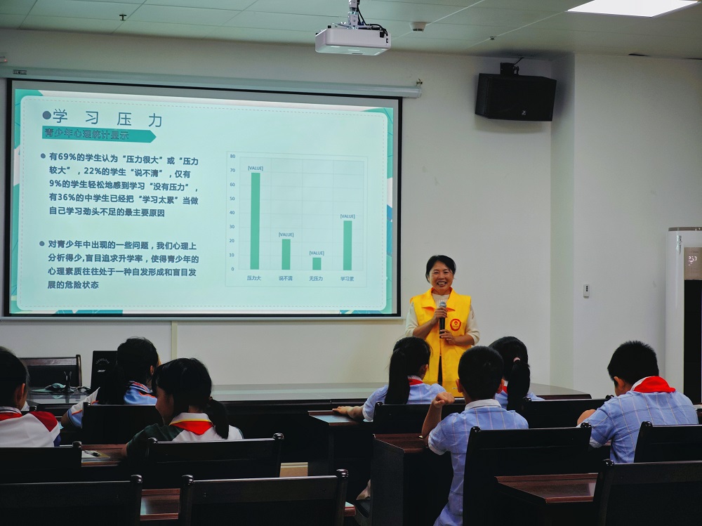 “五老”志愿者讲解现场 (4)1.jpg