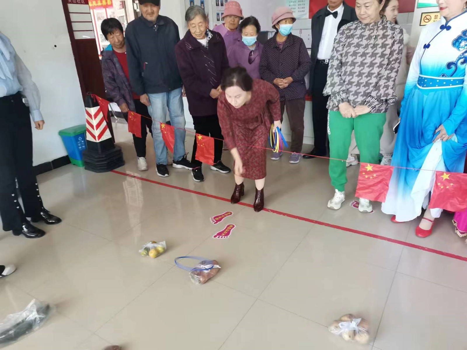 1729150016881916.jpg 元宝山区平庄城区街道天山社区关工委重阳节活动照片2jpg_副本.jpg