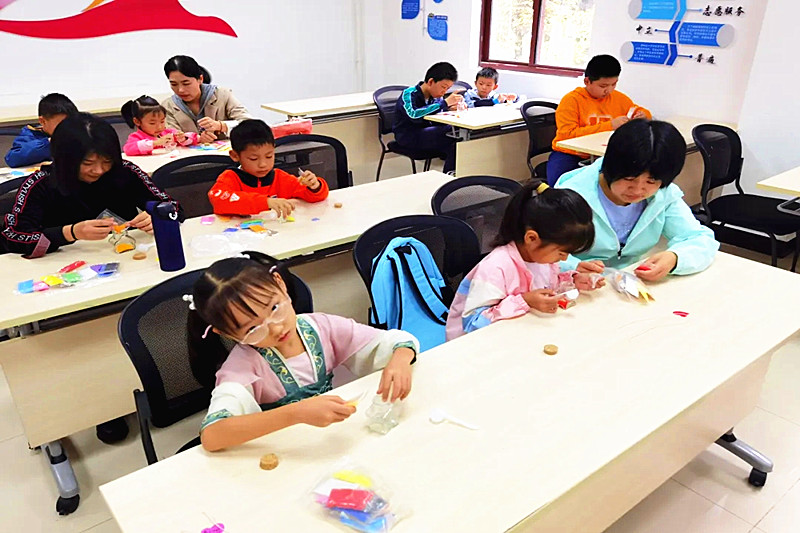 1729296453391931.jpg 江苏省南京市玄武区孝陵卫街道农科院社区关工委“赋能年轻一代,共筑韧性未来”科普活动(2).jpg