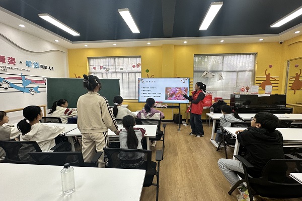1729515222238946.jpg 八坼街道八坼社区:时逢霜降至 童趣满深秋.jpg