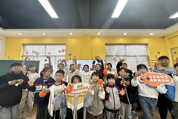 1729515232855909.jpg 八坼街道八坼社区:时逢霜降至 童趣满深秋2.jpg